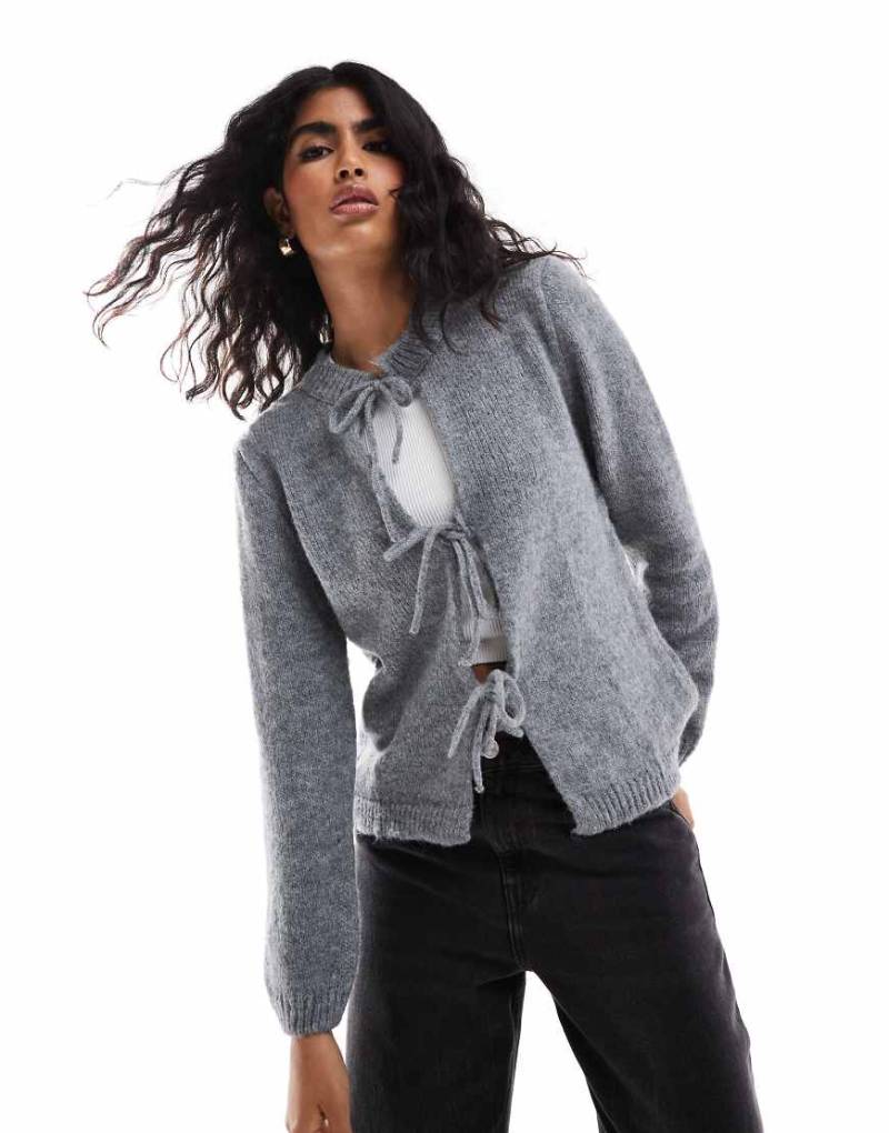 ASOS DESIGN - Oversize-Strickjacke aus Wollmix in Grau mit gebundener Vorderseite von ASOS DESIGN