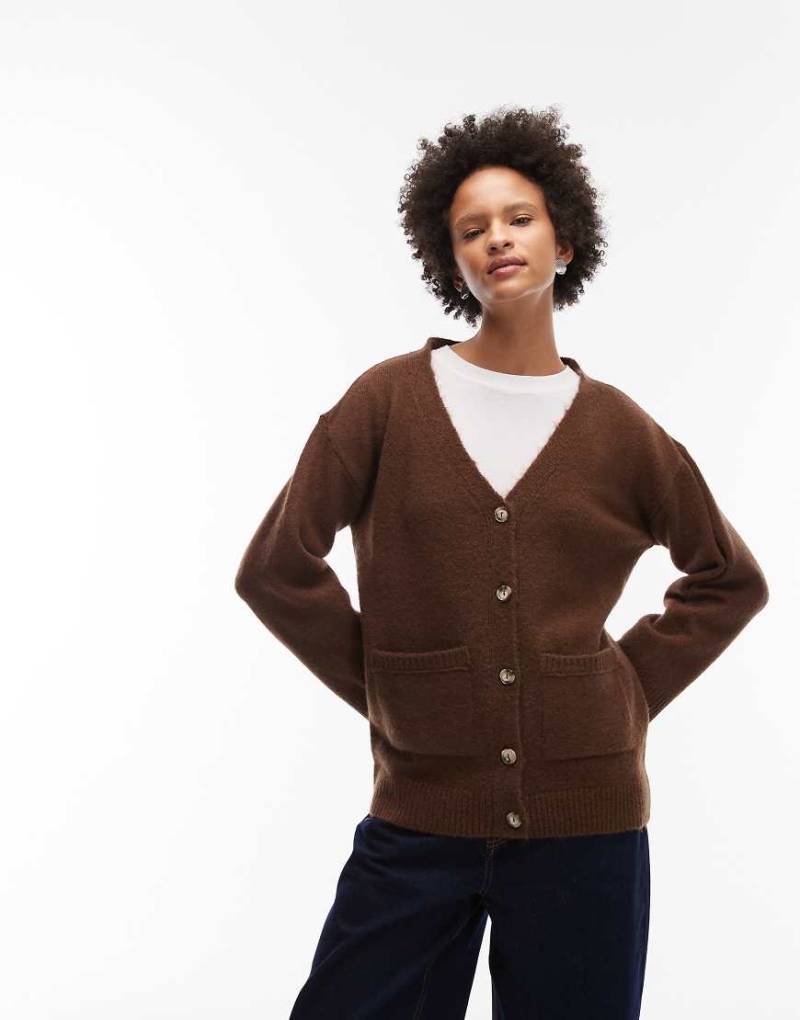 ASOS DESIGN - Oversize-Strickjacke in Braun-Brown ASOS DESIGN - Oversize-Strickjacke in Braun-Brown von ASOS DESIGN