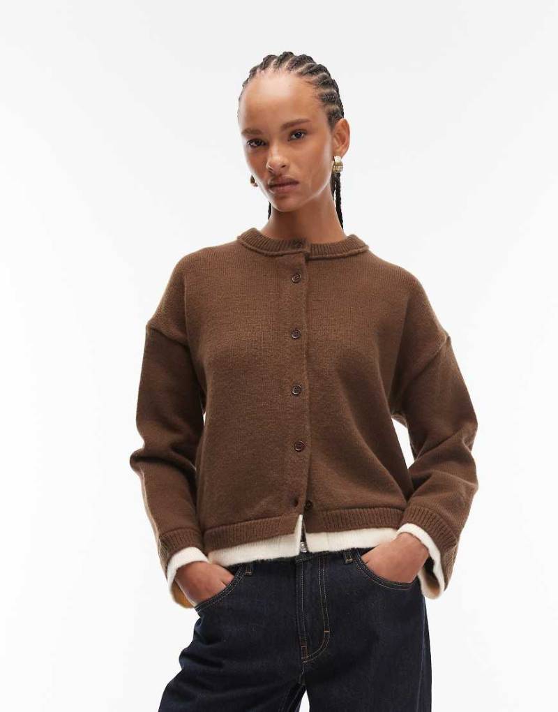 ASOS DESIGN - Oversize-Strickjacke in Braun mit doppellagigem Detail-Brown von ASOS DESIGN