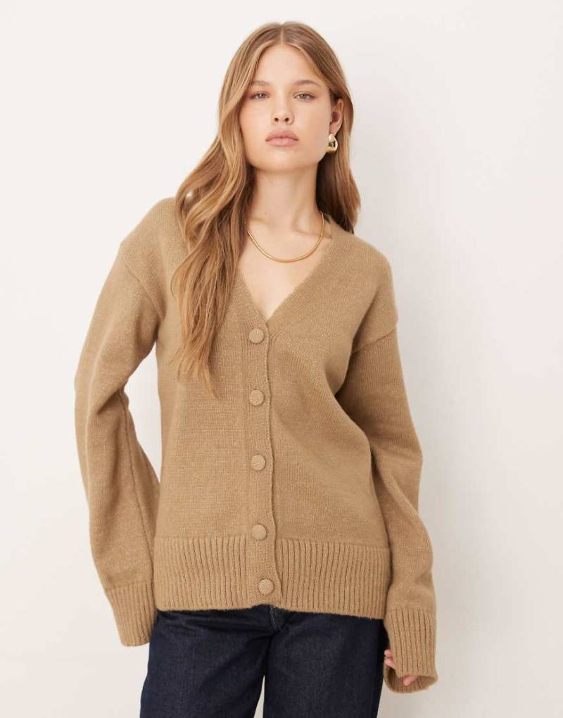 ASOS DESIGN - Oversize-Strickjacke in Mokka-Neutral von ASOS DESIGN