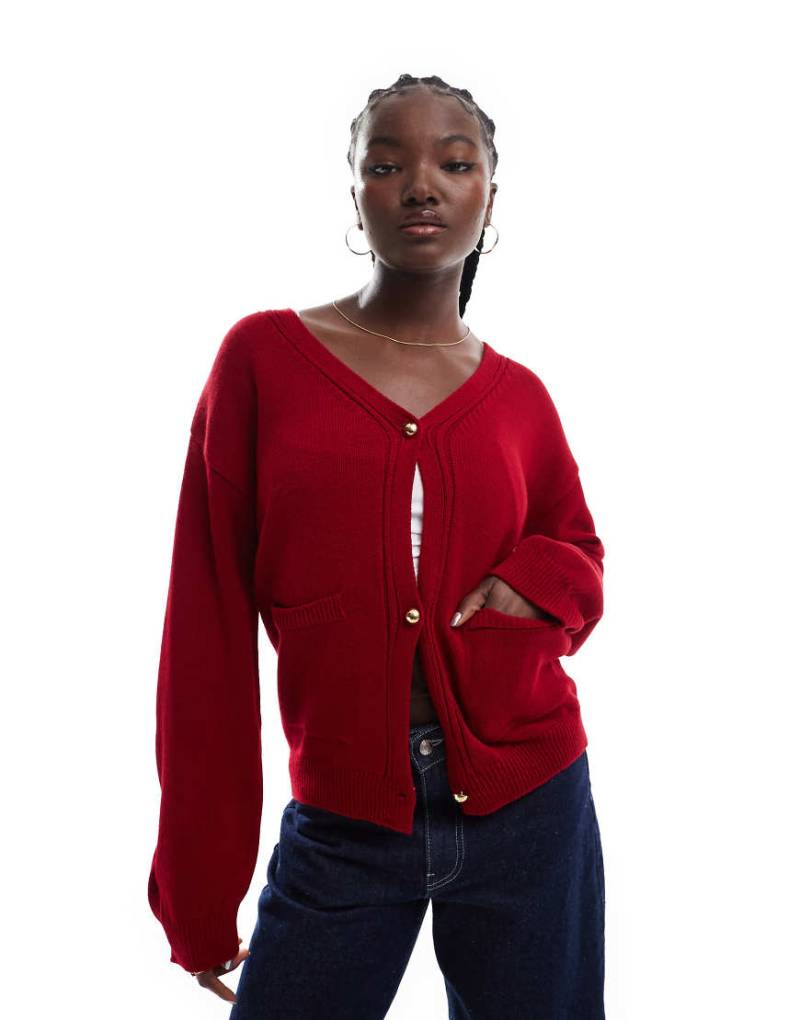 ASOS DESIGN - Oversize-Strickjacke in Rot mit Taschen von ASOS DESIGN