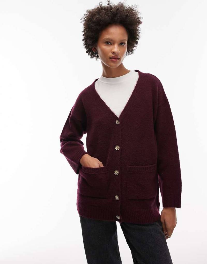 ASOS DESIGN - Oversize-Strickjacke in Weinrot ASOS DESIGN - Oversize-Strickjacke in Weinrot von ASOS DESIGN