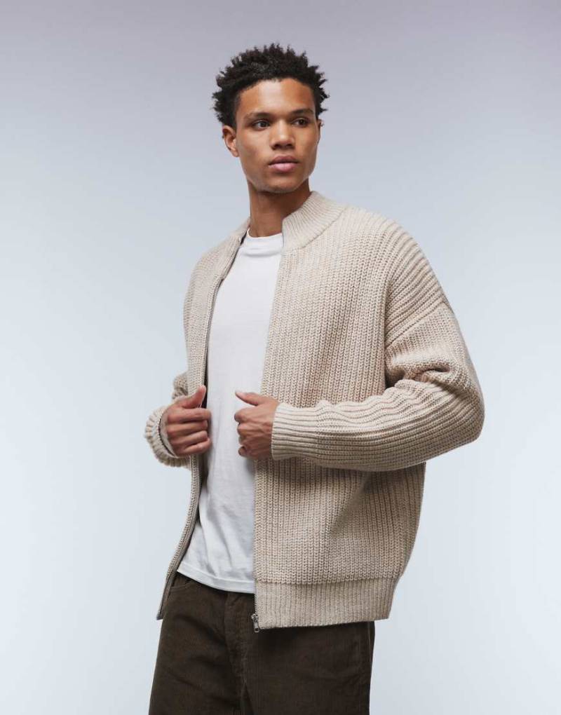 ASOS DESIGN - Oversize-Strickjacke in meliertem Beige mit Reißverschluss und Stehkragen-Neutral von ASOS DESIGN