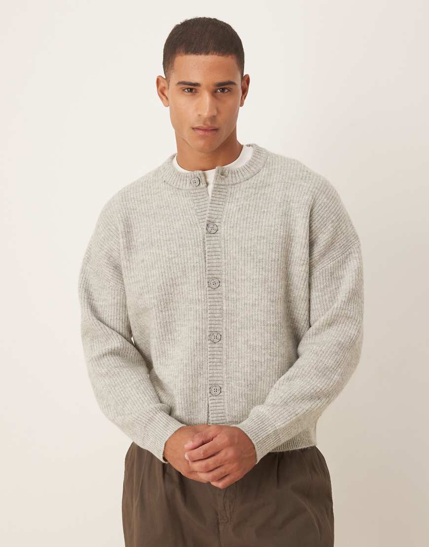 ASOS DESIGN - Oversize-Strickjacke in meliertem Hellgrau mit Patentmuster und Rundhalsausschnitt von ASOS DESIGN