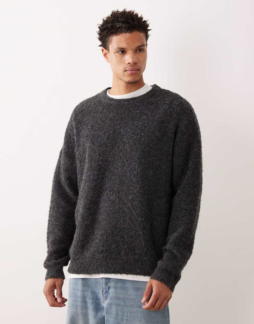 ASOS DESIGN - Oversize-Strickpullover aus Bouclé in Grau mit Rundhalsausschnitt von ASOS DESIGN