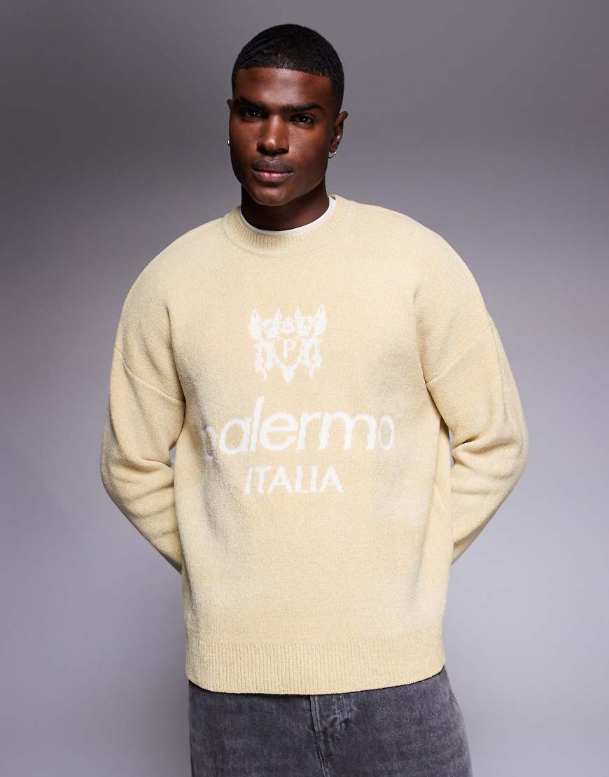 ASOS DESIGN - Oversize-Strickpullover aus Chenille in Steinbeige mit „Palermo"-Motiv-Neutral von ASOS DESIGN