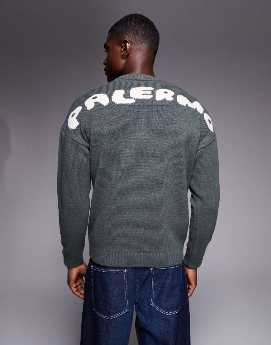 ASOS DESIGN - Oversize-Strickpullover in Anthrazit mit Rundhalsausschnitt und „Palermo"-Schriftzug auf dem Rücken-Grau von ASOS DESIGN