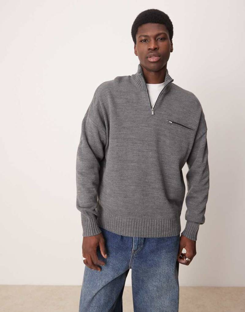 ASOS DESIGN - Oversize-Strickpullover in Anthrazitgrau mit kurzem Reißverschluss und Tasche von ASOS DESIGN