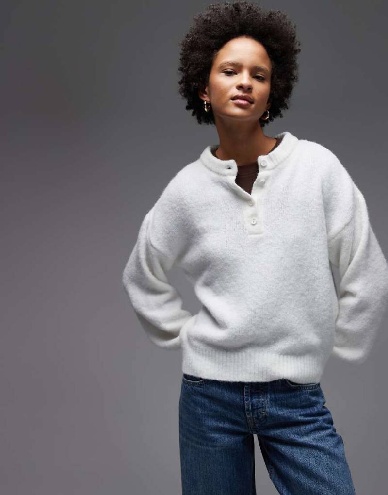 ASOS DESIGN - Oversize-Strickpullover in Ecru mit Wollanteil und Henley-Kragen-Weiß von ASOS DESIGN