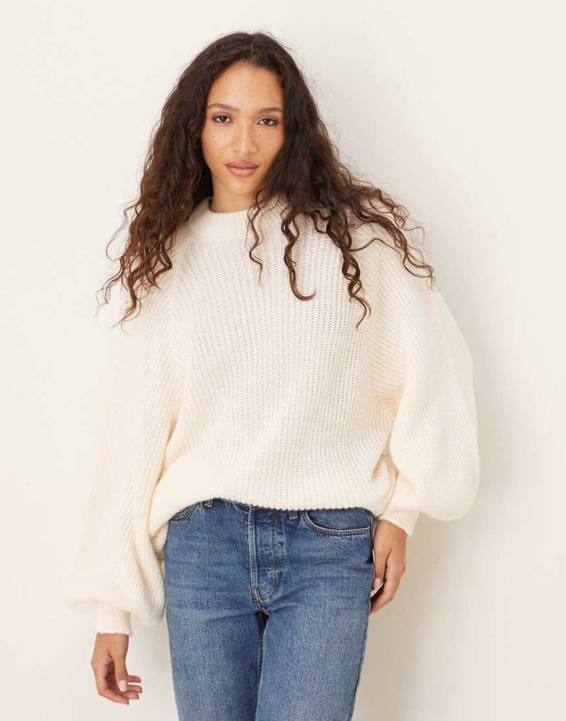 ASOS DESIGN - Oversize-Strickpullover in Mokka mit Ballonärmeln-Weiß von ASOS DESIGN