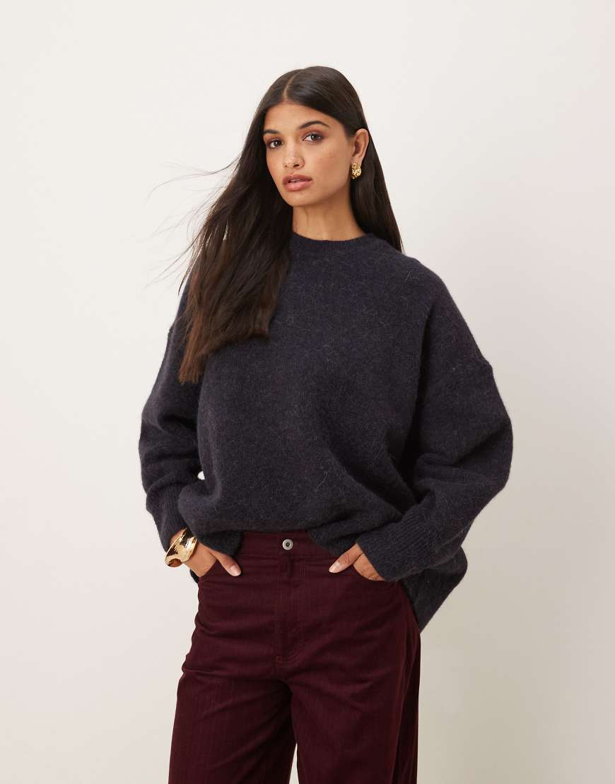 ASOS DESIGN - Oversize-Strickpullover in Schiefer-Marineblau aus Alpakawolle mit Rundhalsausschnitt von ASOS DESIGN