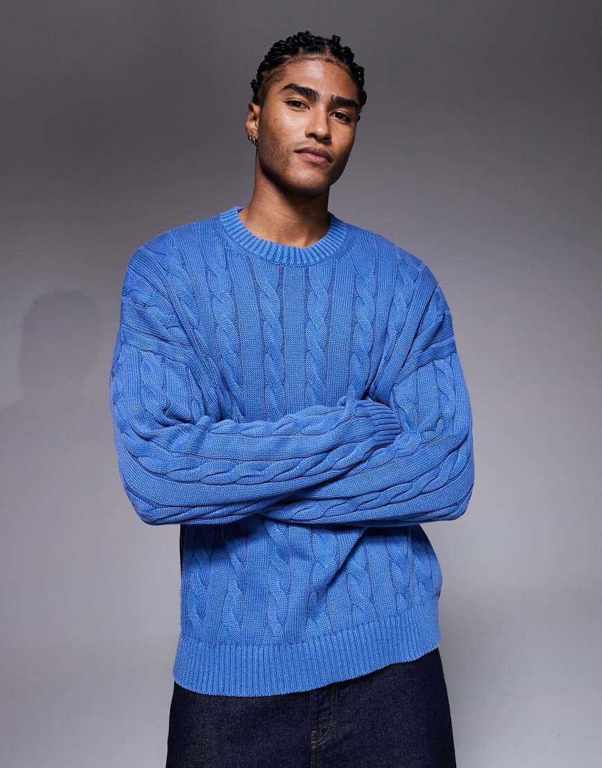 ASOS DESIGN - Oversize-Strickpullover in verwaschenem Blau mit Zopfmuster ASOS DESIGN - Oversize-Strickpullover in verwaschenem Blau mit Zopfmuster von ASOS DESIGN