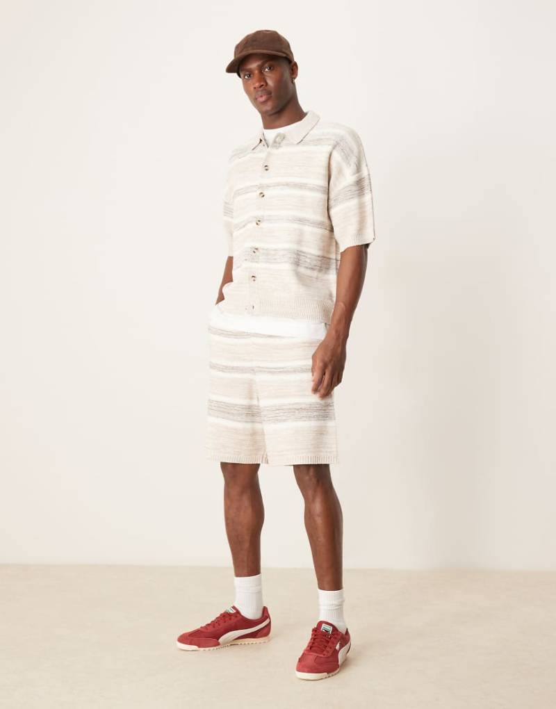 ASOS DESIGN - Gestrickte Oversize-Shorts in Beige mit Space-Dye-Färbung, Kombiteil-Neutral von ASOS DESIGN