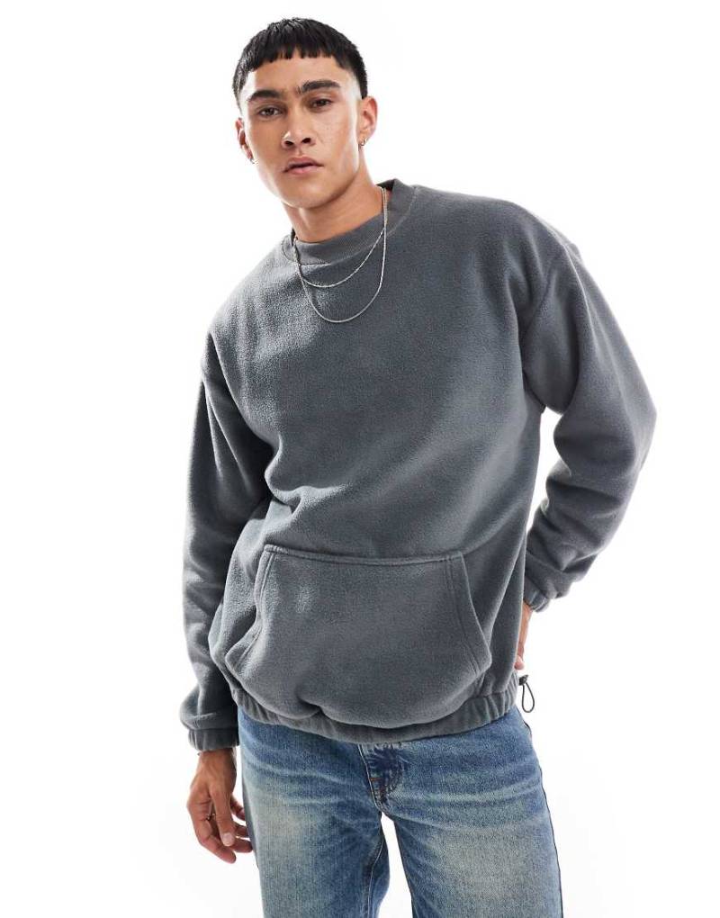 ASOS DESIGN - Oversize-Sweatshirt aus Fleece in Anthrazit mit Knebelknopf-Detail-Grau von ASOS DESIGN