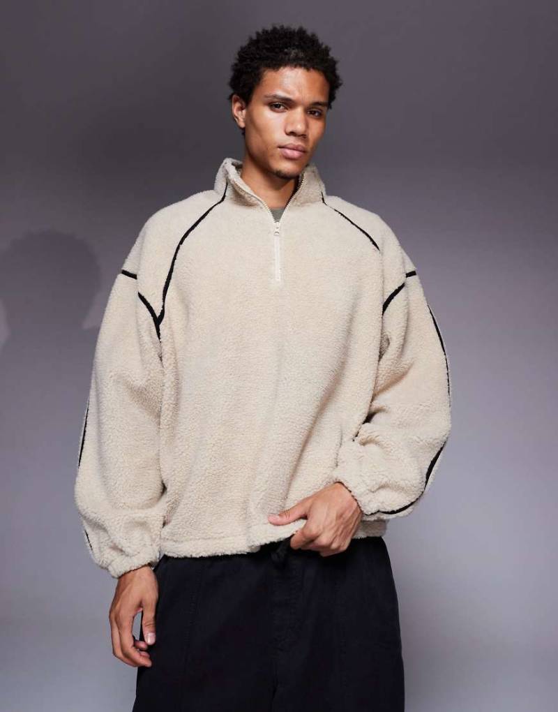 ASOS DESIGN - Oversize-Sweatshirt aus Fleece in Beige mit weitem Stehkragen und Einfassung-Neutral von ASOS DESIGN