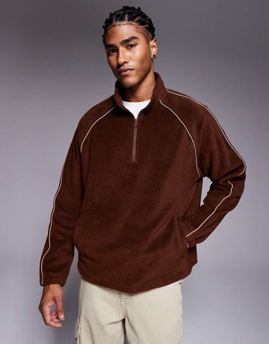 ASOS DESIGN - Locker geschnittenes Fleece-Sweatshirt in Braun mit Stehkragen und Paspelierung-Brown von ASOS DESIGN