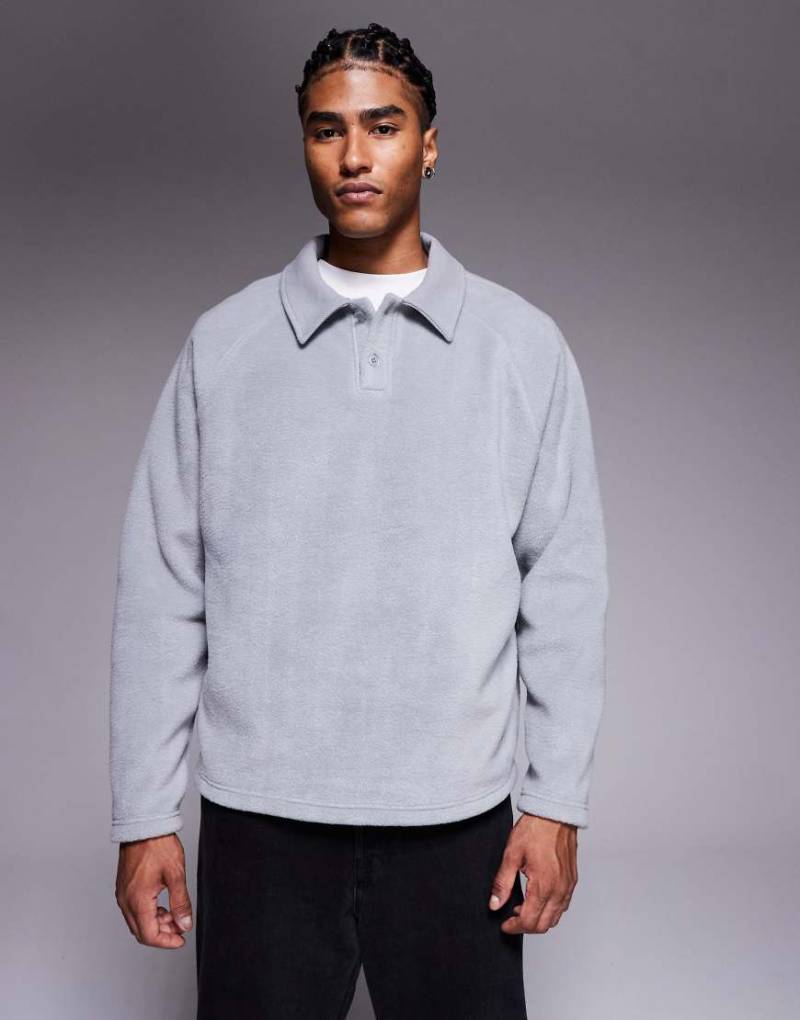 ASOS DESIGN - Locker geschnittenes Fleece-Sweatshirt in Grau mit geripptem Kragen von ASOS DESIGN
