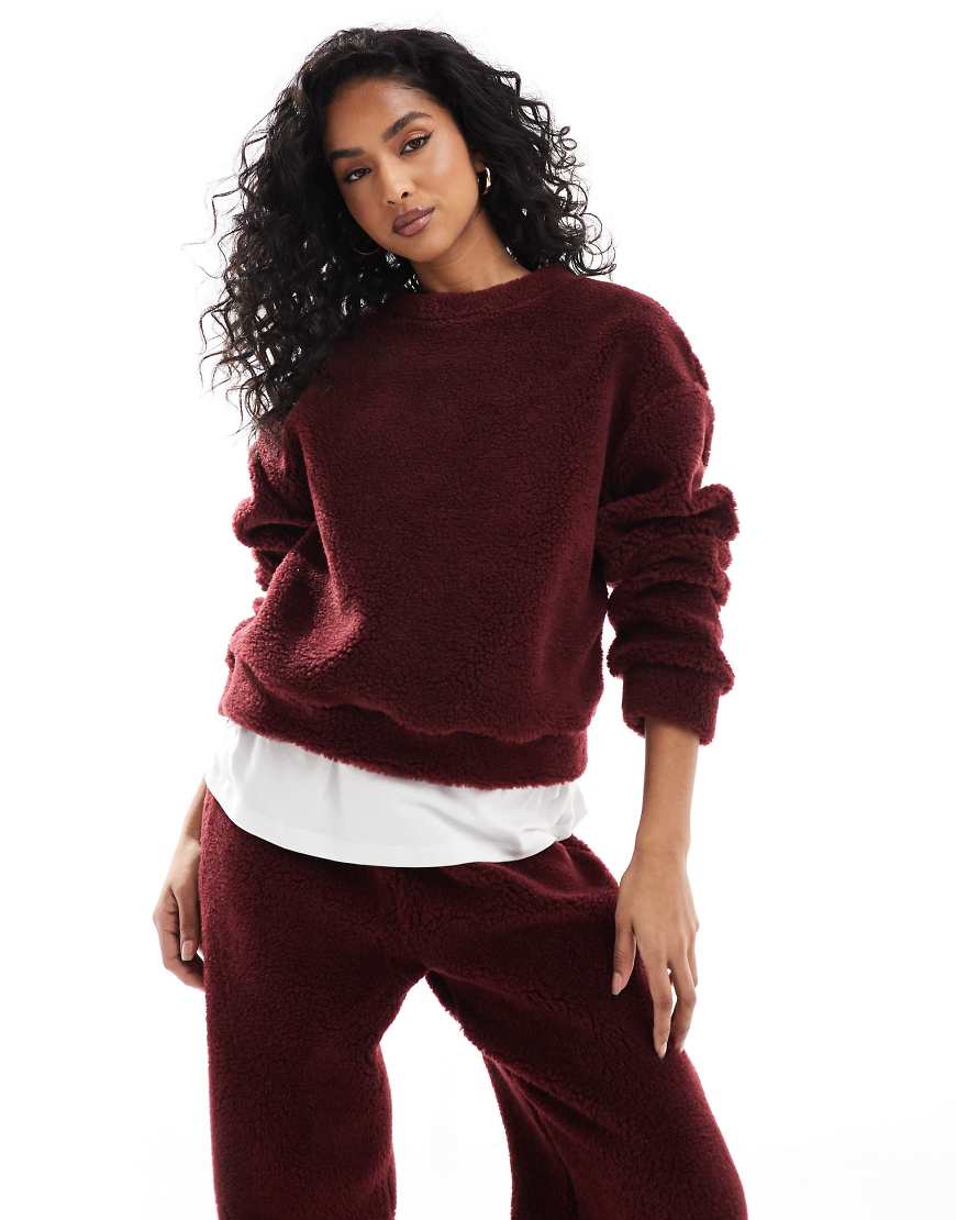ASOS DESIGN - Oversize-Sweatshirt aus Teddyfell in Burgunderrot, Kombiteil von ASOS DESIGN