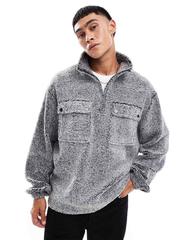 ASOS DESIGN - Oversize-Sweatshirt in meliertem Grau aus Teddystoff mit kurzem Reißverschluss von ASOS DESIGN
