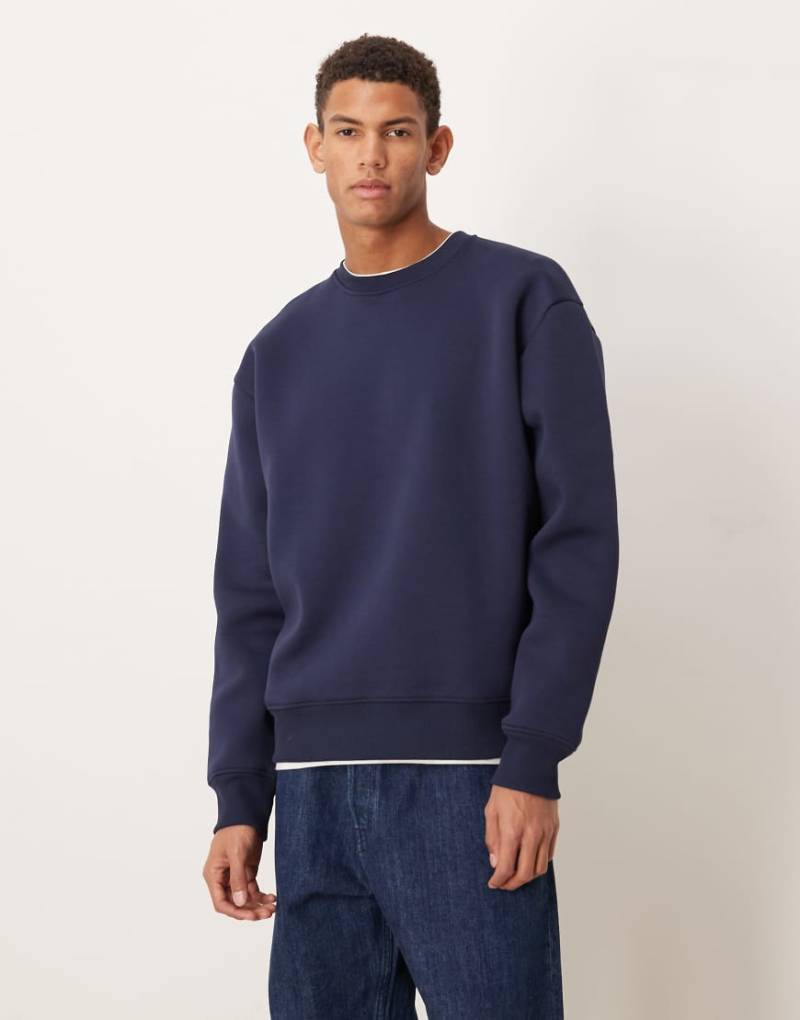 ASOS DESIGN - Oversize-Sweatshirt aus schwerem, neoprenartigem Material in Marineblau mit Rundhalsausschnitt von ASOS DESIGN
