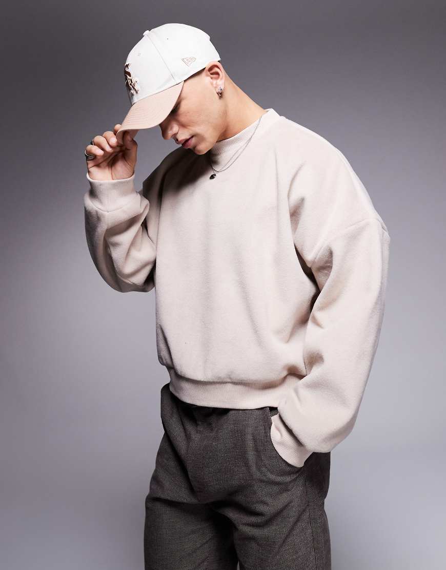 ASOS DESIGN - Oversize-Sweatshirt aus strukturiertem Fleece in Ecru mit überschnittenen Schultern und kurzem Schnitt-Weiß ASOS DESIGN - Oversize-Sweatshirt aus strukturiertem Fleece in Ecru mit überschnittenen Schultern und kurzem Schnitt-Weiß von ASOS DESIGN