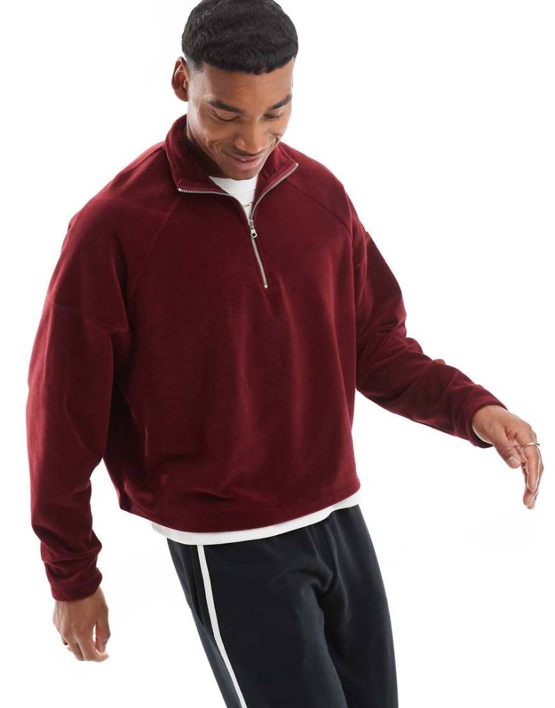 ASOS DESIGN - Oversize-Sweatshirt in Burgunderrot aus Fleece mit kurzem Reißverschluss von ASOS DESIGN