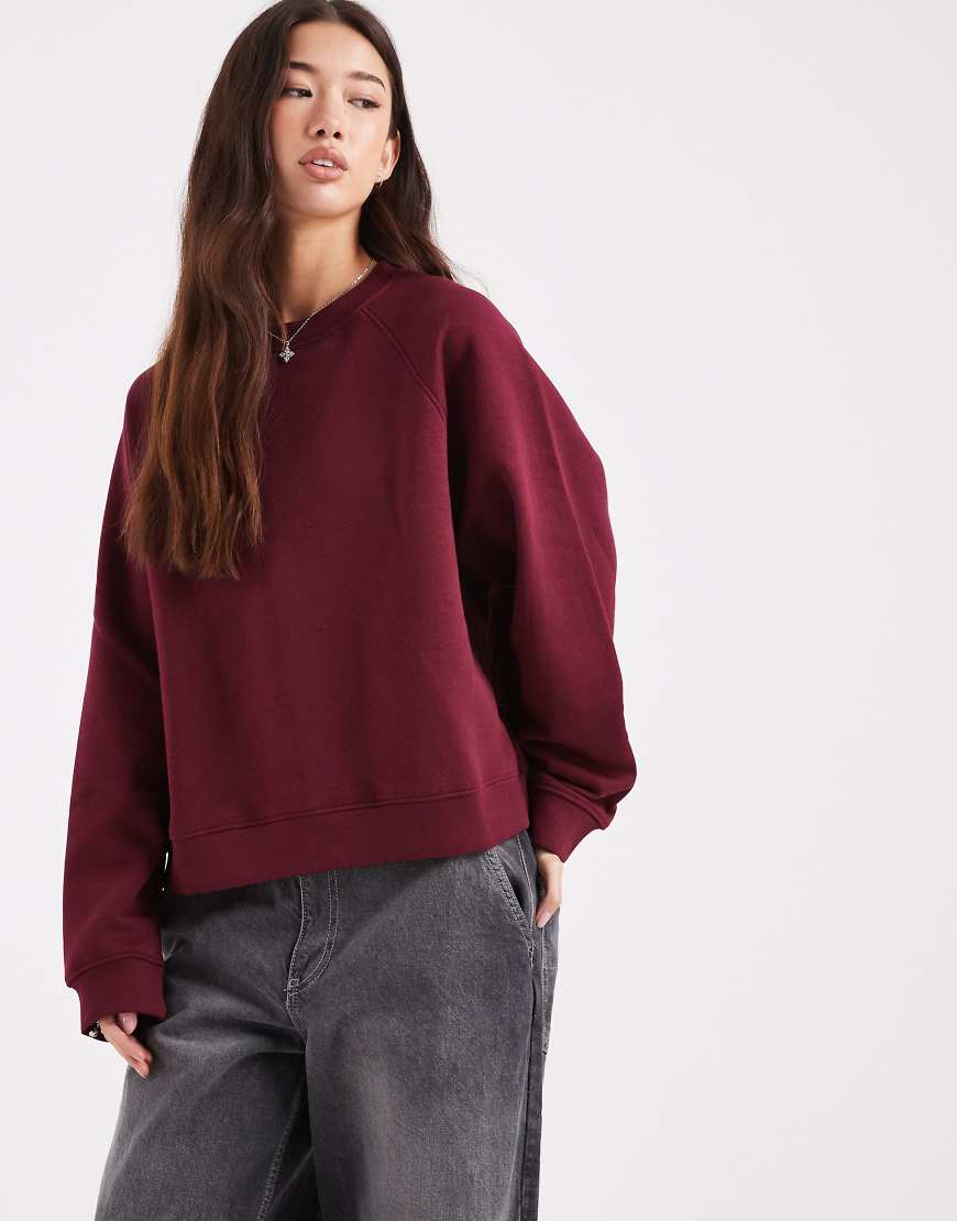 ASOS DESIGN - Oversize-Sweatshirt in Burgunderrot mit Raglan-Detail und weicher Innenseite von ASOS DESIGN