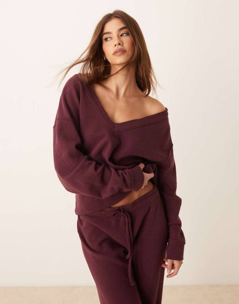 ASOS DESIGN - Oversize-Sweatshirt in Burgunderrot mit V-Ausschnitt und Waffelstruktur, Kombiteil von ASOS DESIGN