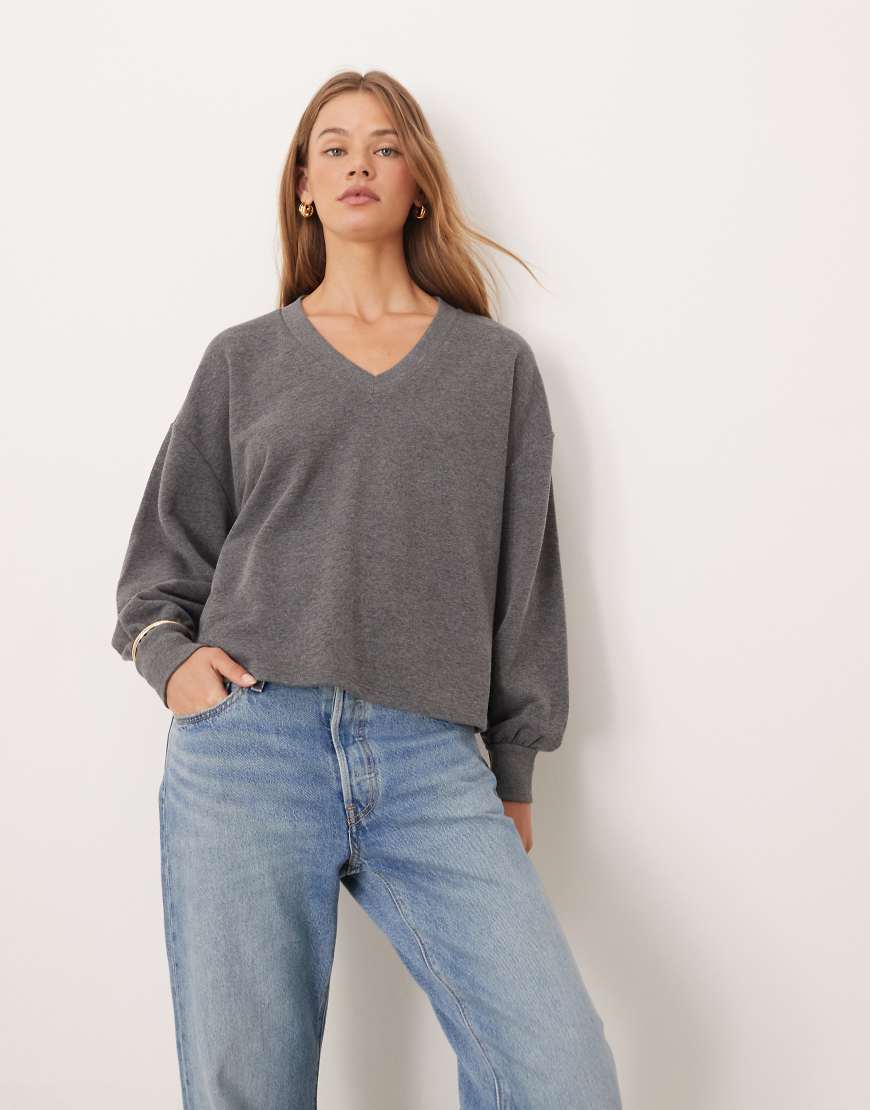 ASOS DESIGN - Oversize-Sweatshirt in Dunkelgrau mit V-Ausschnitt und Kokon-Ärmeln ASOS DESIGN - Oversize-Sweatshirt in Dunkelgrau mit V-Ausschnitt und Kokon-Ärmeln von ASOS DESIGN