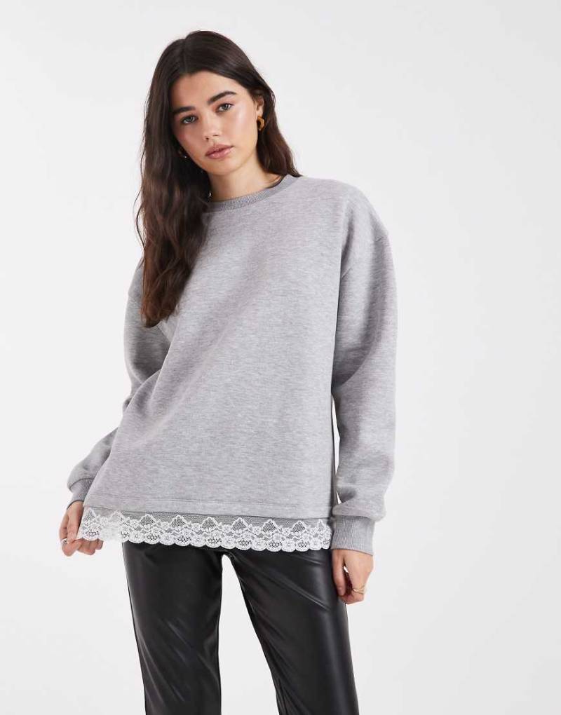 ASOS DESIGN - Oversize-Sweatshirt in Grau meliert mit Spitzenbesatz am Saum von ASOS DESIGN