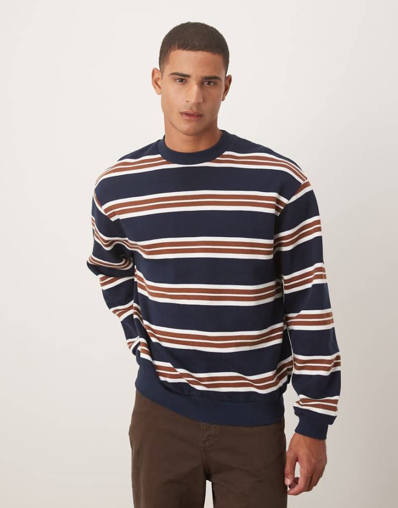 ASOS DESIGN - Relaxed Fit Sweatshirt in Marineblau mit Nadelstreifen und Rundhalsausschnitt von ASOS DESIGN