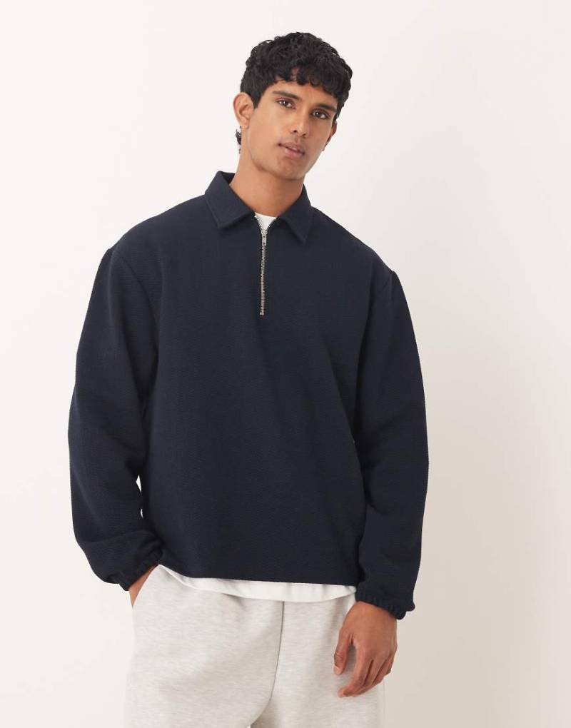 ASOS DESIGN - Relaxed-Fit-Sweatshirt in Marineblau mit kurzem Reißverschluss von ASOS DESIGN