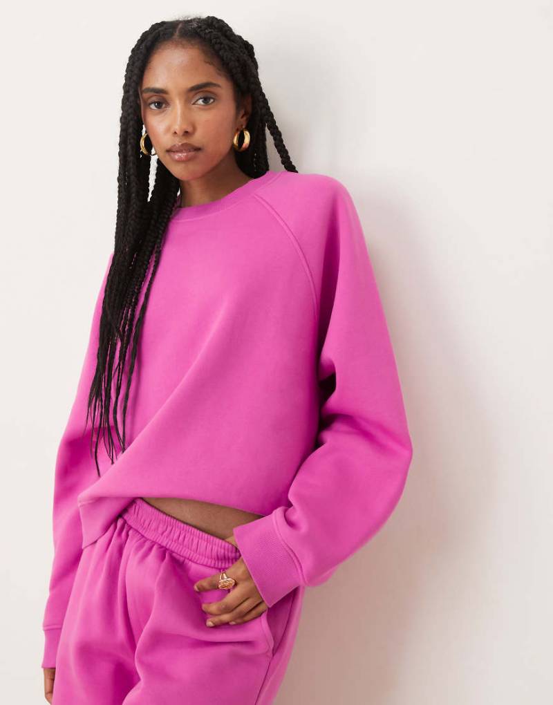 ASOS DESIGN - Oversize-Sweatshirt in Rosa mit Raglan-Detail und weicher Innenseite von ASOS DESIGN