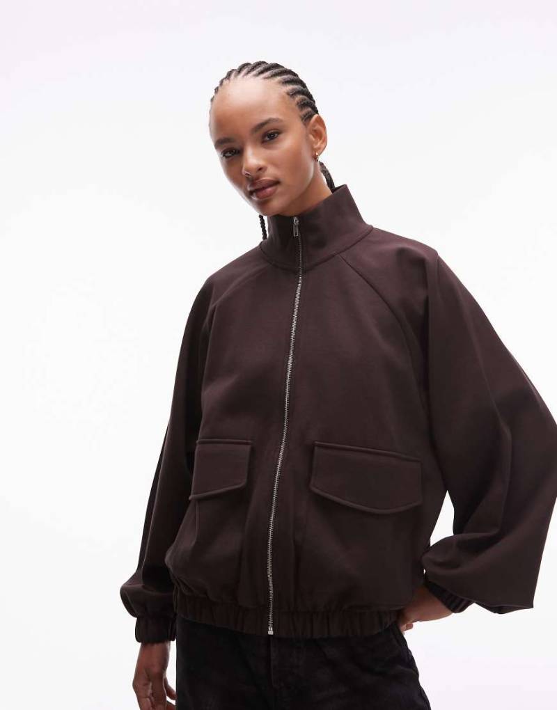 ASOS DESIGN - Oversize-Sweatshirtjacke aus Interlock in Schokobraun mit Trichterkragen, durchgehendem Reißverschluss und Taschen-Brown von ASOS DESIGN