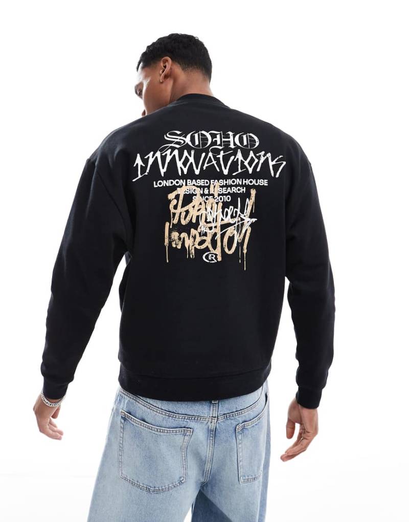 ASOS DESIGN - Oversize-Sweatshirt in Schwarz mit Print auf Brust und Rücken von ASOS DESIGN
