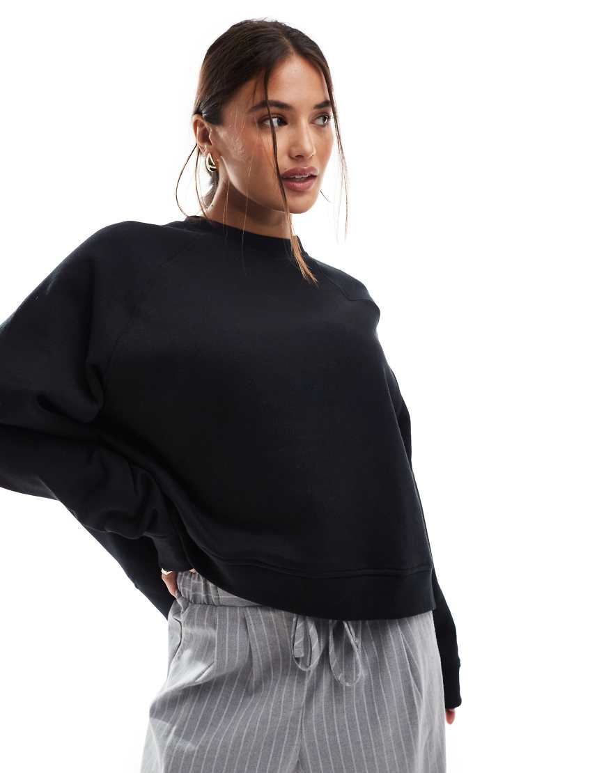 ASOS DESIGN - Oversize-Sweatshirt in Schwarz mit Raglan-Detail ASOS DESIGN - Oversize-Sweatshirt in Schwarz mit Raglan-Detail von ASOS DESIGN