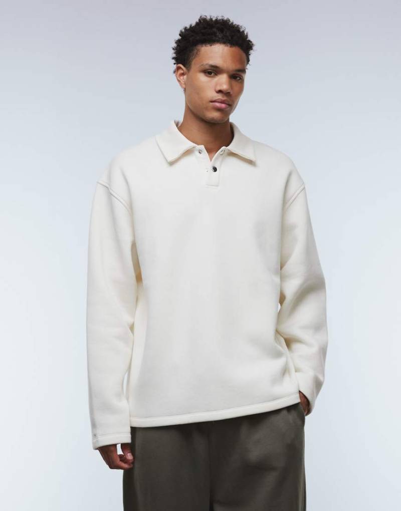 ASOS DESIGN - Locker geschnittenes Polo-Sweatshirt in Steinbeige mit geripptem Kragen-Neutral von ASOS DESIGN