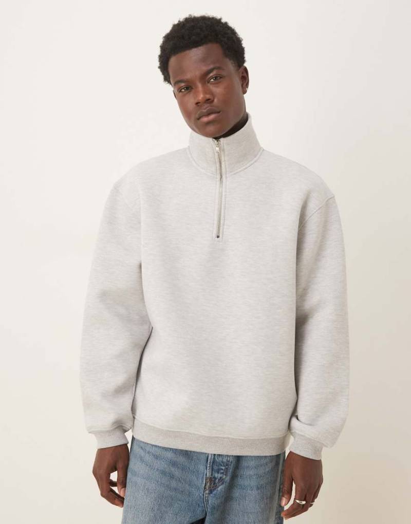 ASOS DESIGN - Oversize-Sweatshirt aus schwerem neoprenartigem Material in meliertem Grau mit kurzem Reißverschluss und Stehkragen von ASOS DESIGN