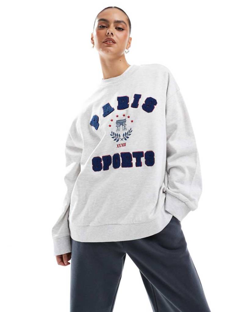 ASOS DESIGN - Oversize-Sweatshirt in meliertem Eisgrau mit „Paris"-Print-Neutral von ASOS DESIGN