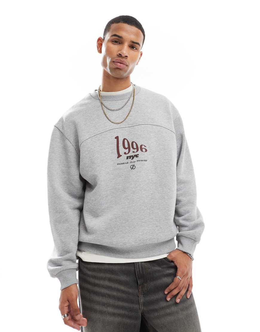 ASOS DESIGN - Oversize-Sweatshirt in meliertem Grau mit Brustprint ASOS DESIGN - Oversize-Sweatshirt in meliertem Grau mit Brustprint von ASOS DESIGN