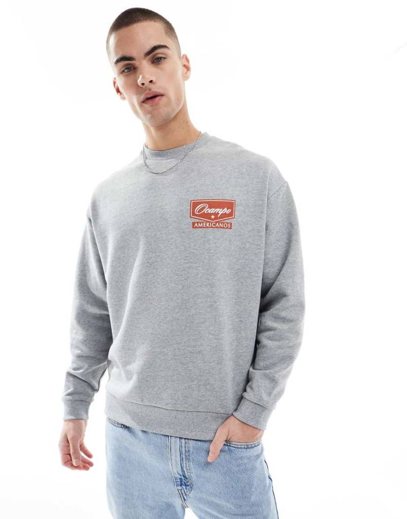 ASOS DESIGN - Oversize-Sweatshirt in meliertem Grau mit Brustprint von ASOS DESIGN