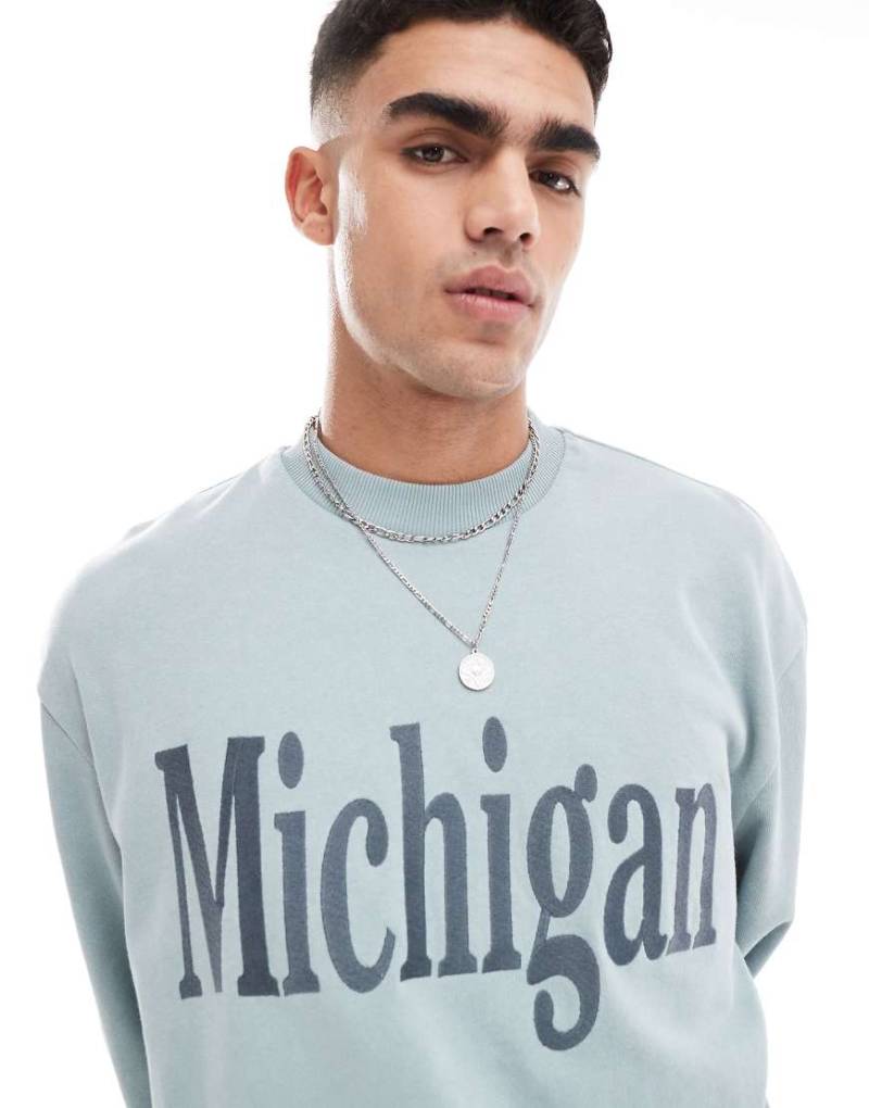 ASOS DESIGN - Oversize-Sweatshirt in verwaschenem Blau mit Textprint von ASOS DESIGN