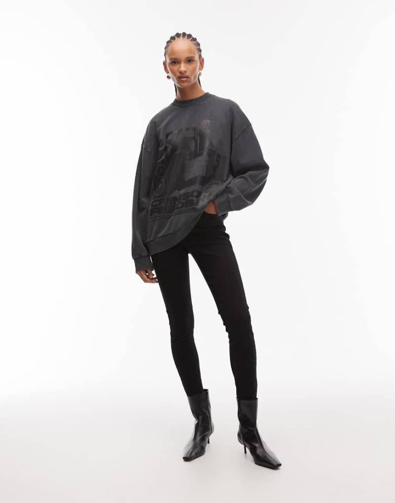 ASOS DESIGN - Oversize-Sweatshirt in verwaschenem Grau mit Vintage-Band-Grafikprint von ASOS DESIGN