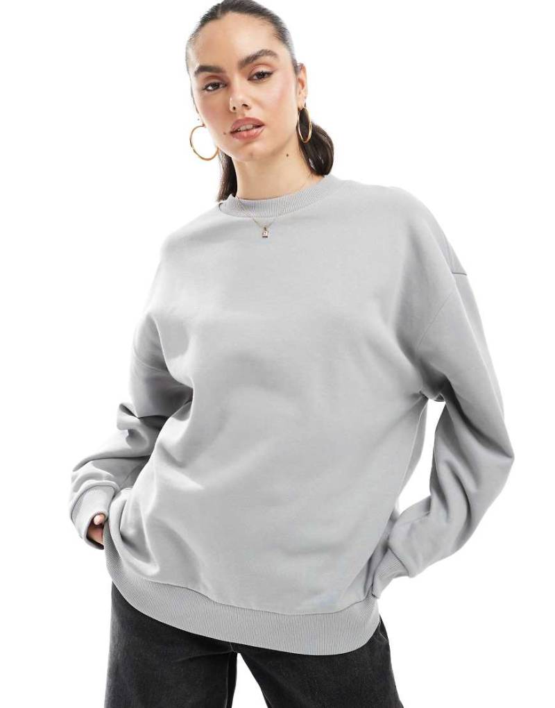 ASOS DESIGN - Oversize-Sweatshirt in verwaschenem Grau von ASOS DESIGN