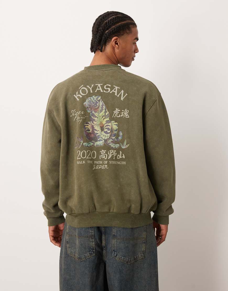 ASOS DESIGN - Oversize-Sweatshirt in verwaschenem Khaki mit Prints-Grün von ASOS DESIGN