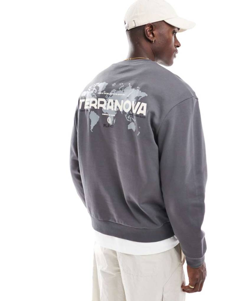 ASOS DESIGN - Oversize-Sweatshirt in verwaschenem Schwarz mit Karten- und Textprint-Grau von ASOS DESIGN