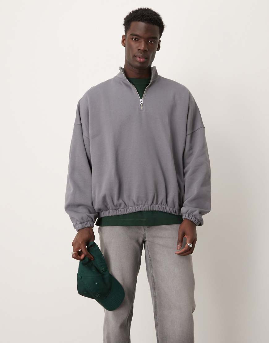 ASOS DESIGN - Oversize-Sweatshirt in verwaschenem Schwarz mit kurzem Reißverschluss und Trichterkragen-Grau ASOS DESIGN - Oversize-Sweatshirt in verwaschenem Schwarz mit kurzem Reißverschluss und Trichterkragen-Grau von ASOS DESIGN