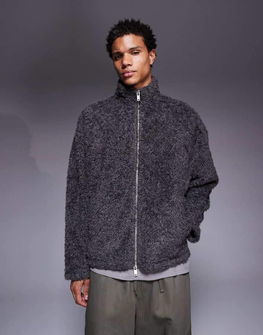 ASOS DESIGN - Oversize-Sweatshirtjacke in Anthrazit aus Pelz mit Trichterkragen und Reißverschluss-Grau ASOS DESIGN - Oversize-Sweatshirtjacke in Anthrazit aus Pelz mit Trichterkragen und Reißverschluss-Grau von ASOS DESIGN