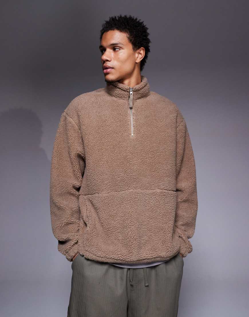ASOS DESIGN - Locker geschnittenes Teddyfell-Sweatshirt in Dunkelbeige mit Stehkragen und durchgehendem Reißverschluss-Neutral von ASOS DESIGN
