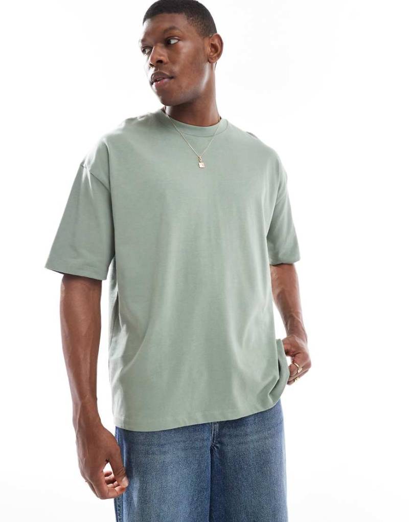 ASOS DESIGN - Oversize-T-Shirt aus schwerem Stoff in Salbeigrün von ASOS DESIGN